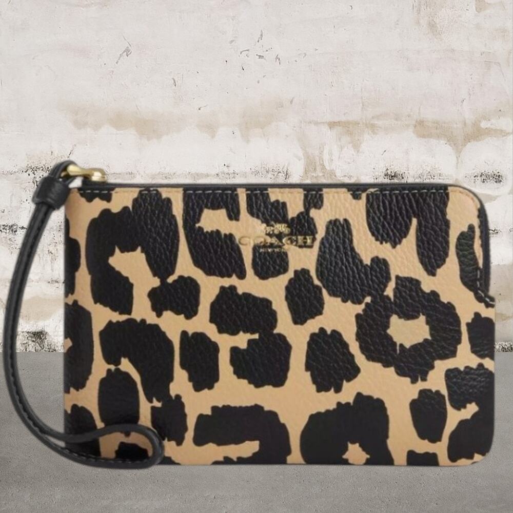 Coach Corner Zip Wristlet With Leopard Print NWT - Picture 3 of 4